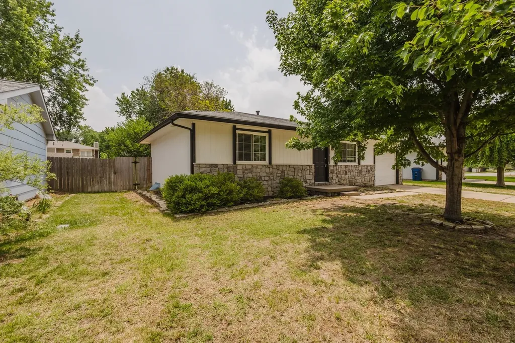 515 E Maywood Wichita KS 67216