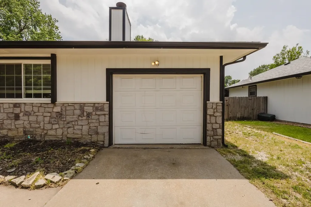 515 E Maywood Wichita KS 67216