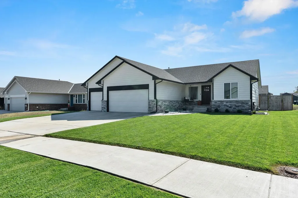 291 W Dusk Drive Rose Hill KS 67133