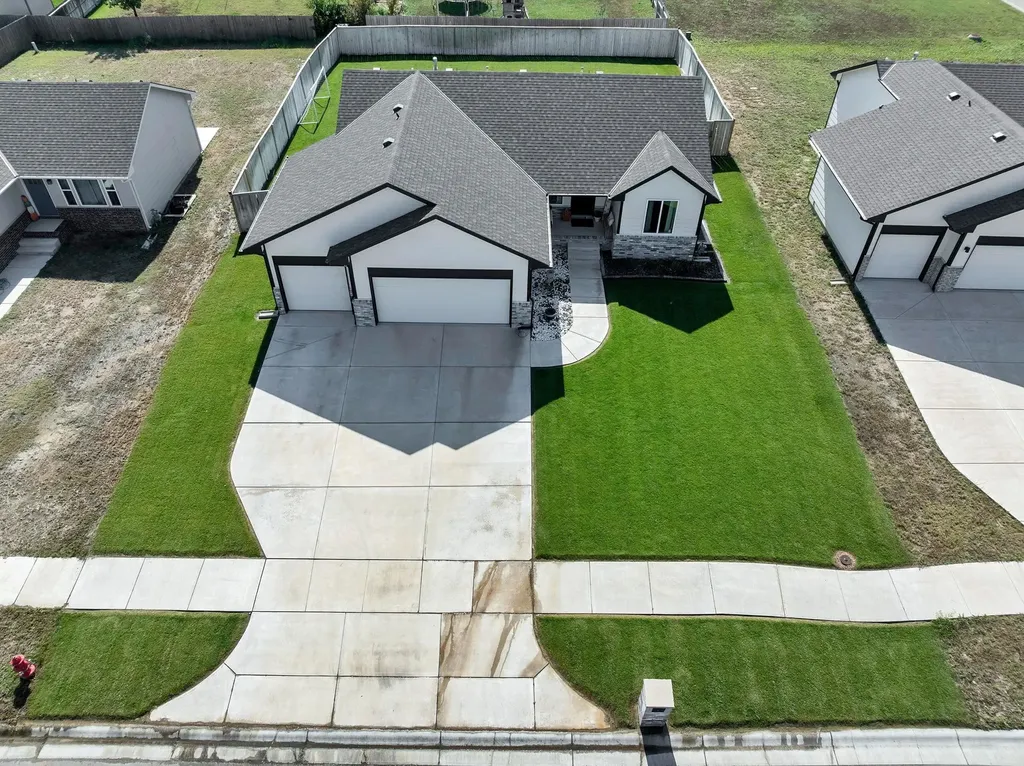 291 W Dusk Drive Rose Hill KS 67133