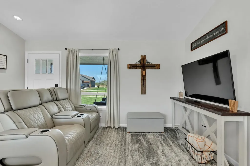 291 W Dusk Drive Rose Hill KS 67133