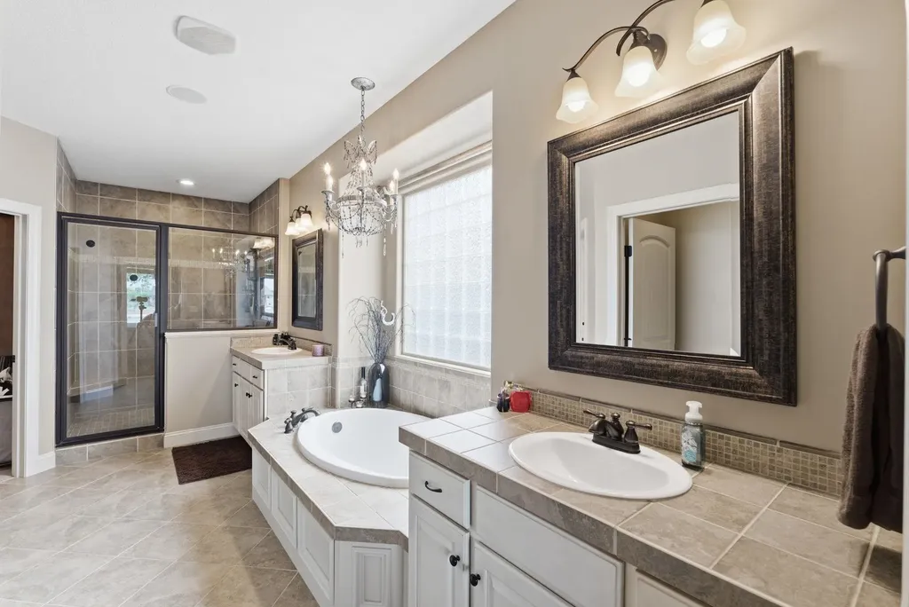 2661 N Bayside Court Wichita KS 67205