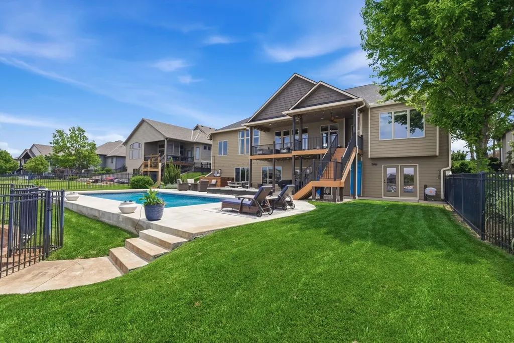2661 N Bayside Court Wichita KS 67205