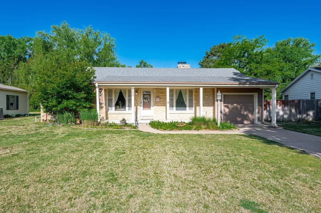 325 N Brookside Wichita KS 67208