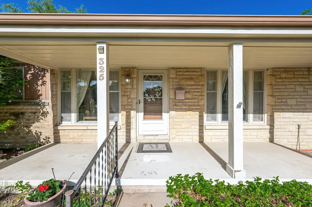 325 N Brookside Wichita KS 67208