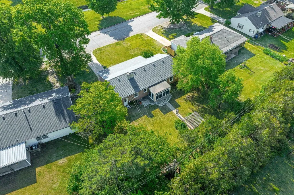 325 N Brookside Wichita KS 67208