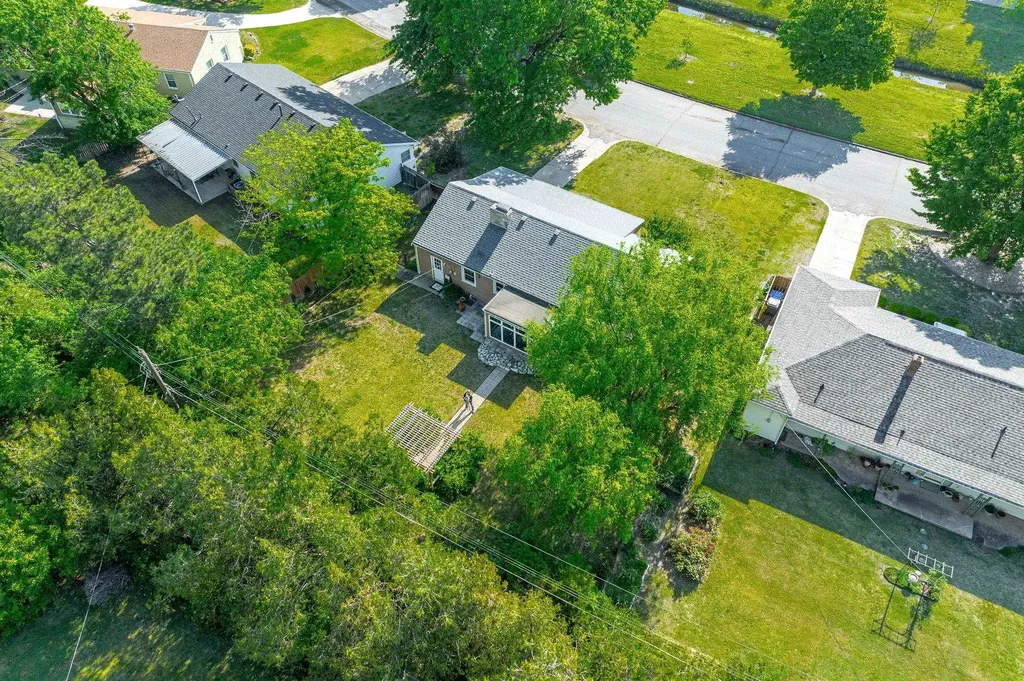 325 N Brookside Wichita KS 67208
