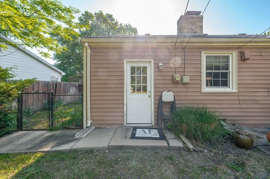 325 N Brookside Wichita KS 67208