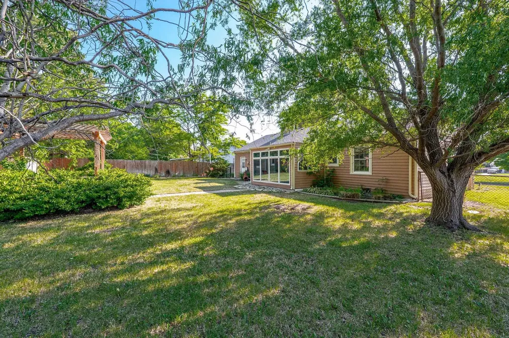 325 N Brookside Wichita KS 67208