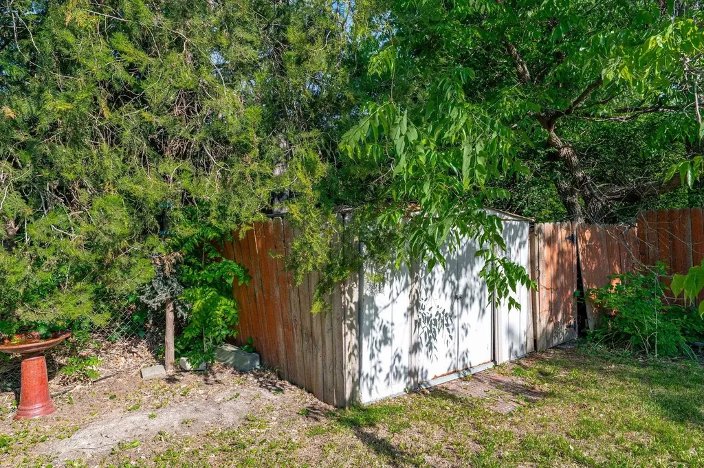 325 N Brookside Wichita KS 67208