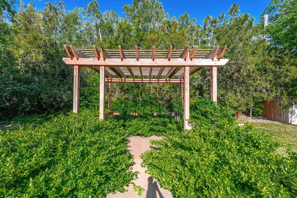 325 N Brookside Wichita KS 67208