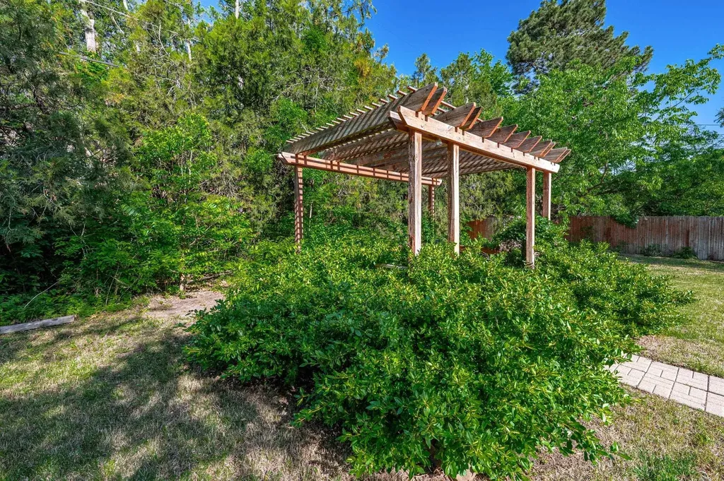 325 N Brookside Wichita KS 67208