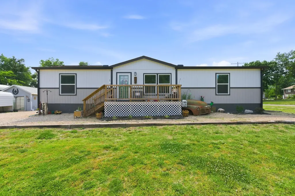 519 E 3rd Street Eureka KS 67045-1903