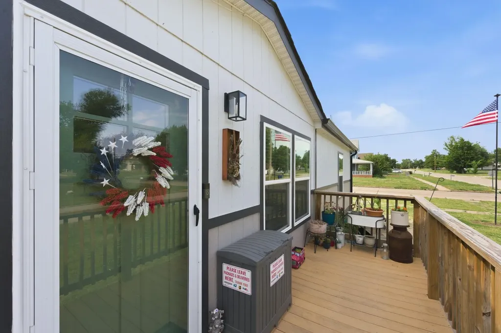 519 E 3rd Street Eureka KS 67045-1903