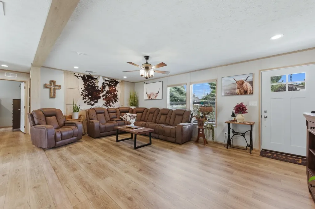 519 E 3rd Street Eureka KS 67045-1903