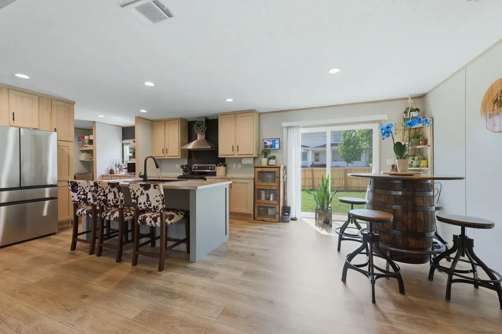 519 E 3rd Street Eureka KS 67045-1903