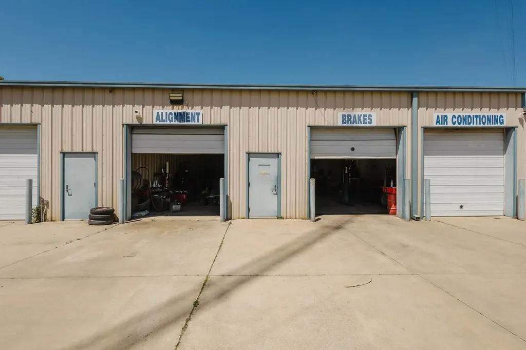 2555 N Market St & Additional Lots Wichita KS 67219