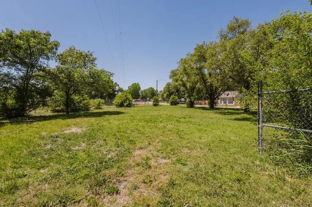 2555 N Market St & Additional Lots Wichita KS 67219