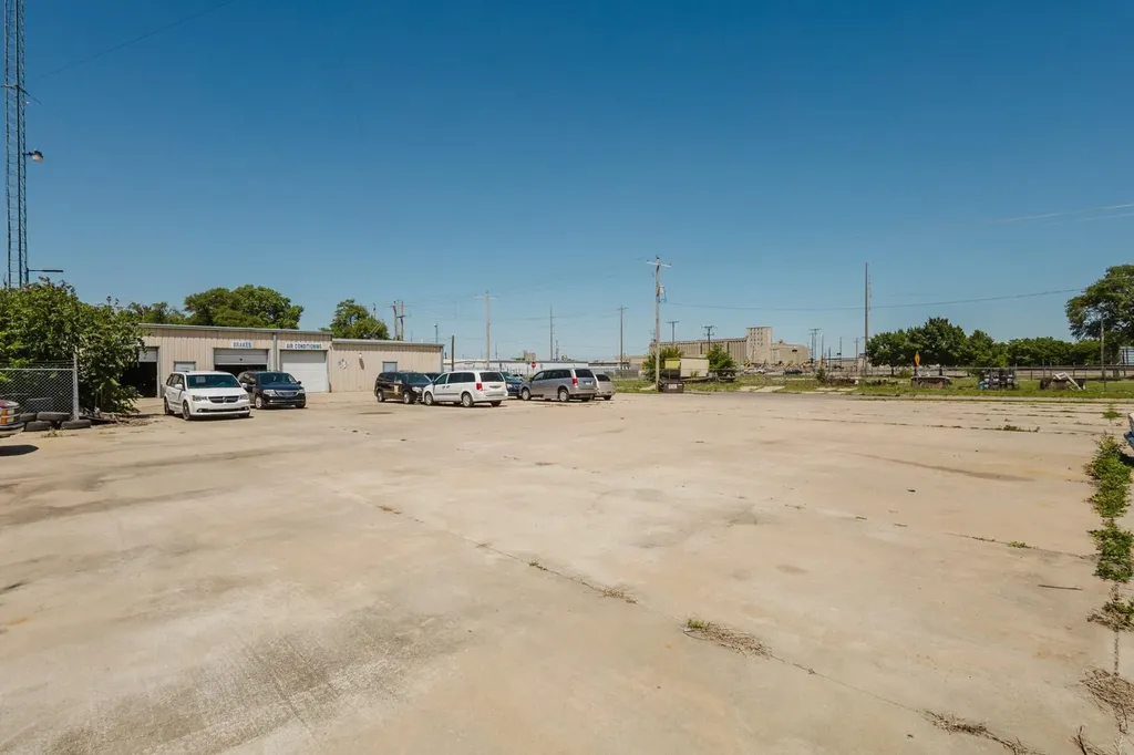 2555 N Market St & Additional Lots Wichita KS 67219