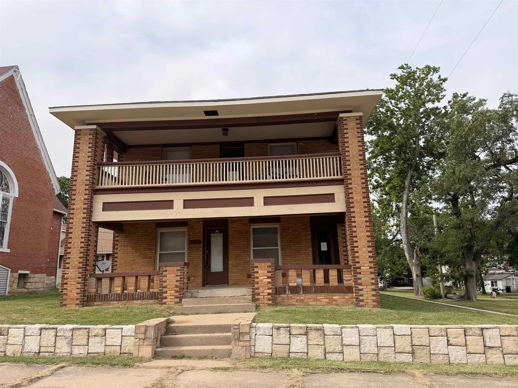 308 E 5th Avenue Arkansas City KS 67005