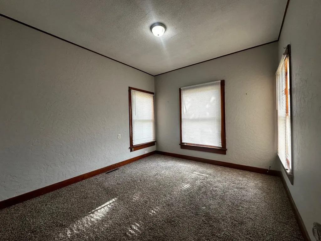 308 E 5th Avenue Arkansas City KS 67005