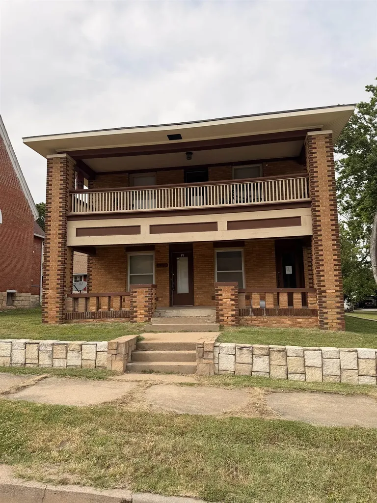 308 E 5th Avenue Arkansas City KS 67005