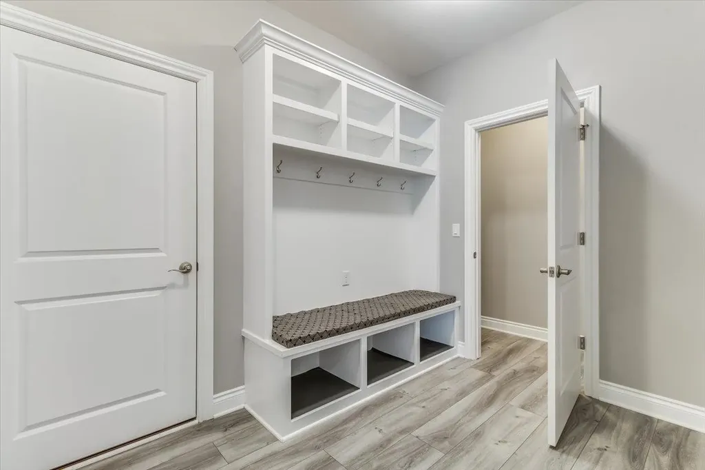4936 N Prestwick Avenue Bel Aire KS 67226