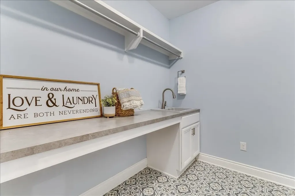 4936 N Prestwick Avenue Bel Aire KS 67226