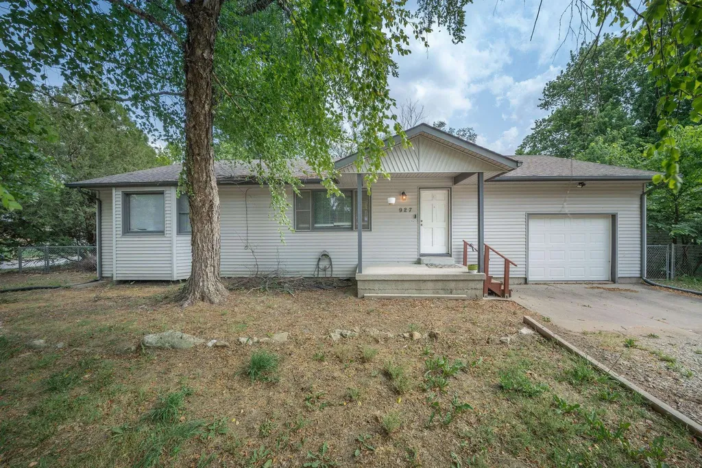 927 E 43rd Avenue Wichita KS 67216
