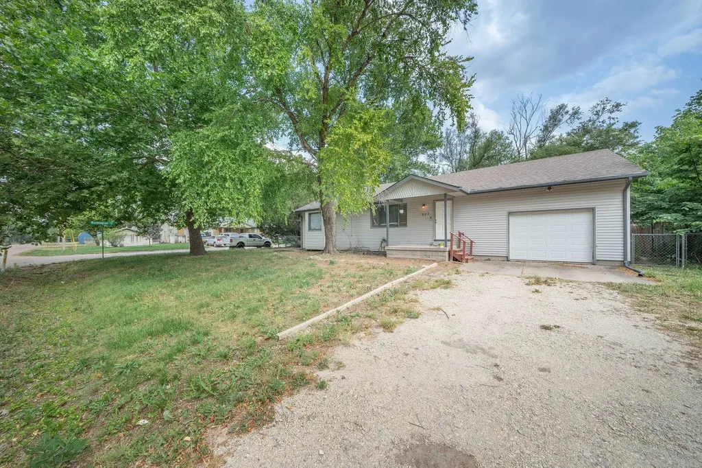 927 E 43rd Avenue Wichita KS 67216