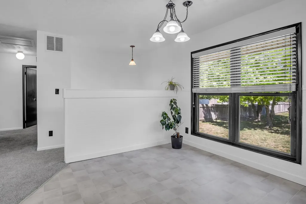 212 Brookside Drive Newton KS 67114