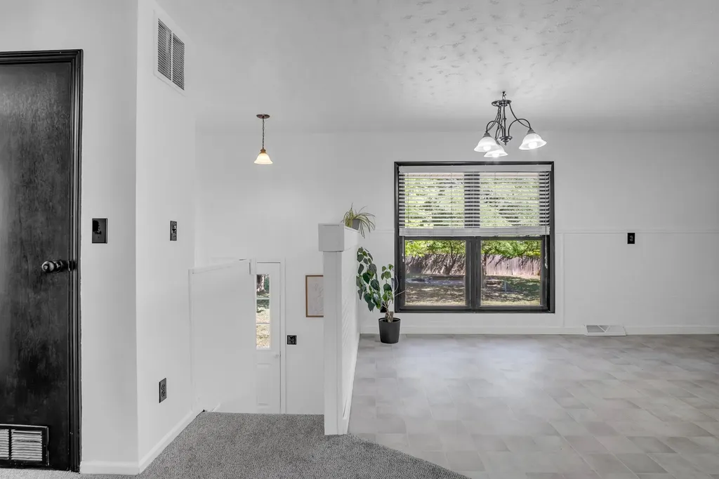 212 Brookside Drive Newton KS 67114