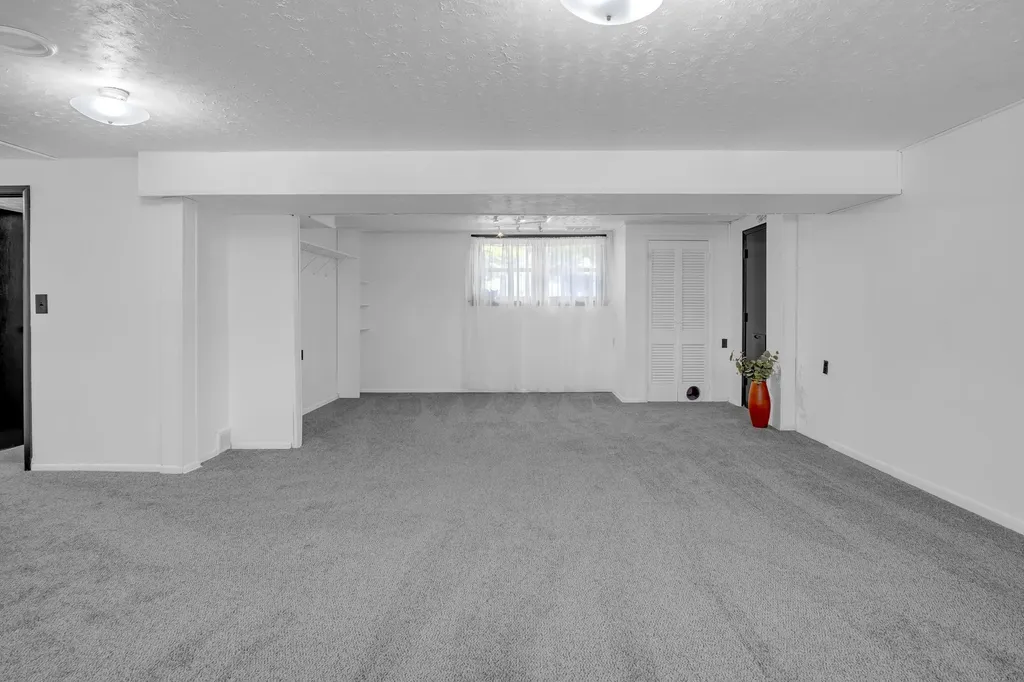 212 Brookside Drive Newton KS 67114