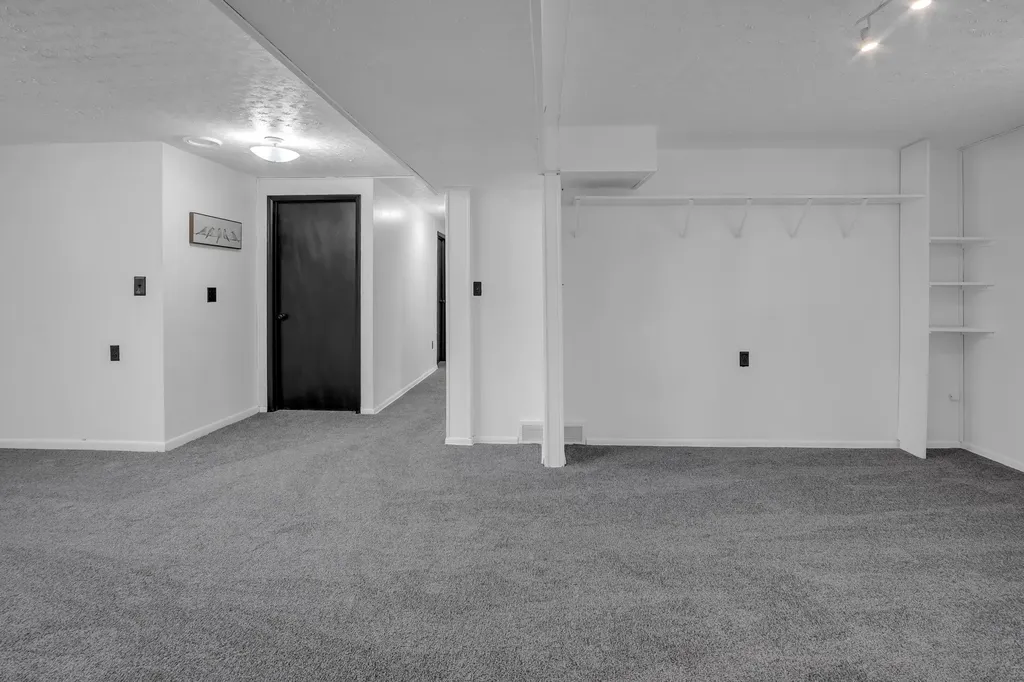 212 Brookside Drive Newton KS 67114