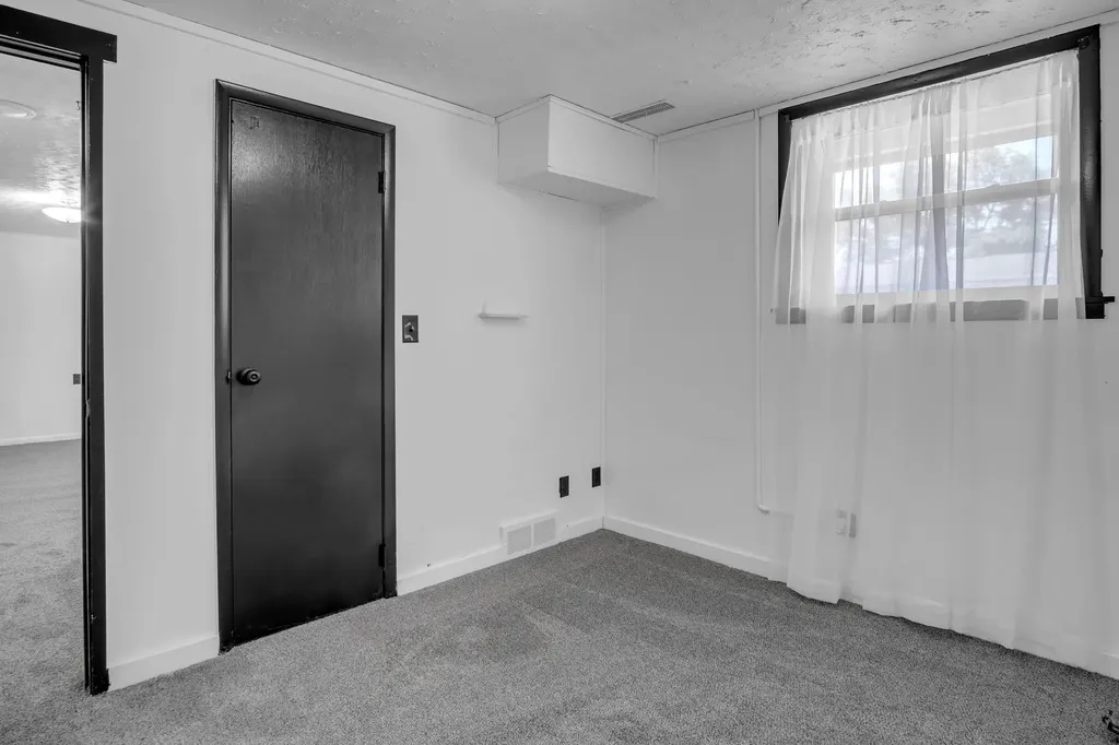 212 Brookside Drive Newton KS 67114