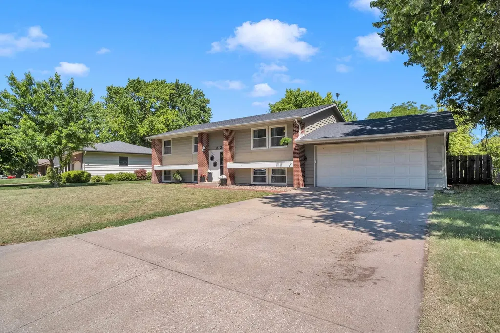 212 Brookside Drive Newton KS 67114