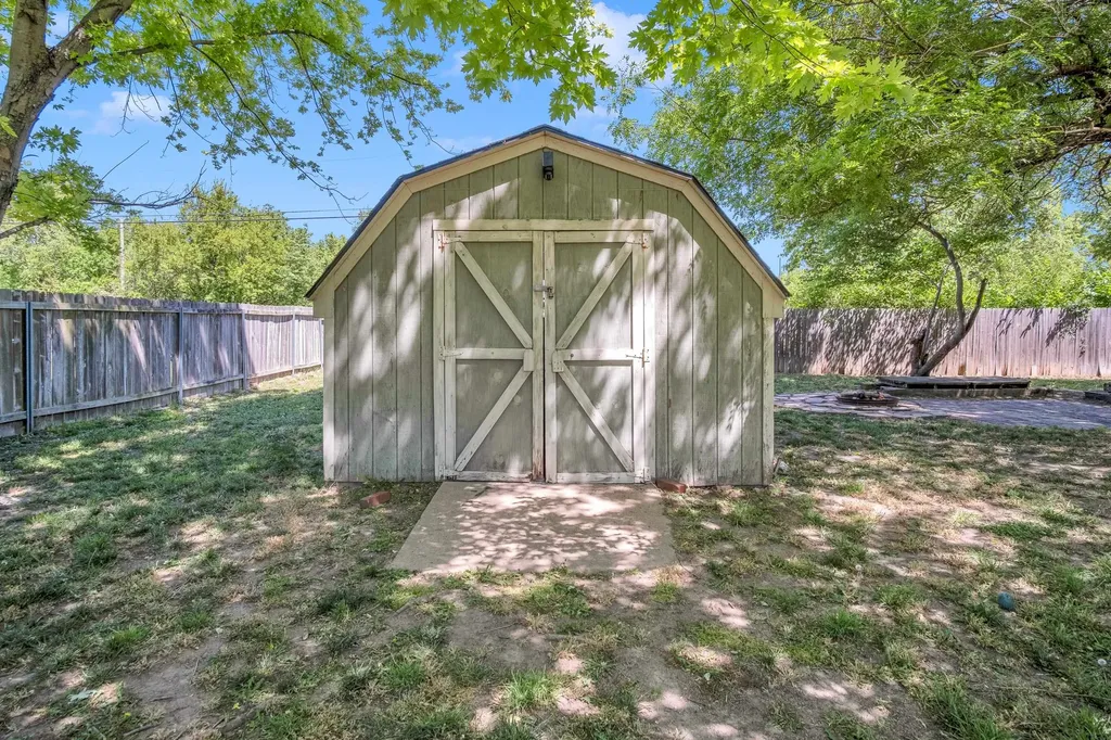 212 Brookside Drive Newton KS 67114