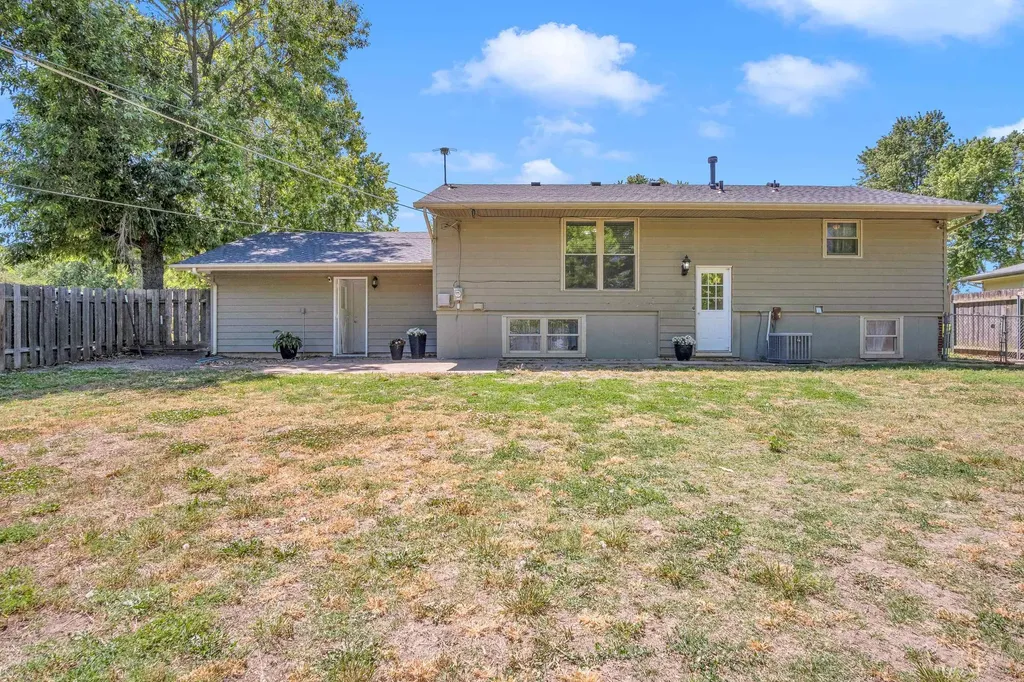 212 Brookside Drive Newton KS 67114