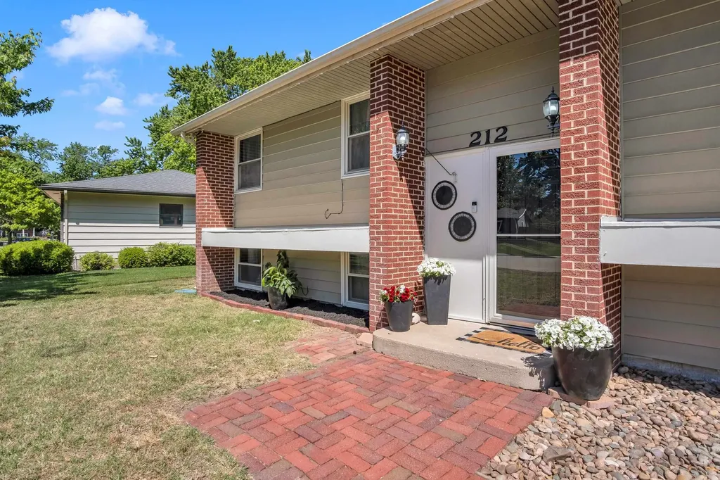 212 Brookside Drive Newton KS 67114