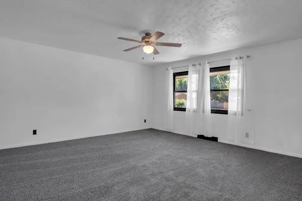 212 Brookside Drive Newton KS 67114