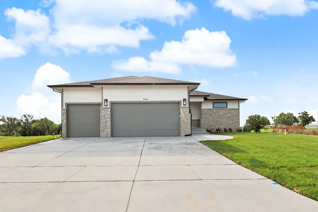 946 N Main Goddard KS 67052