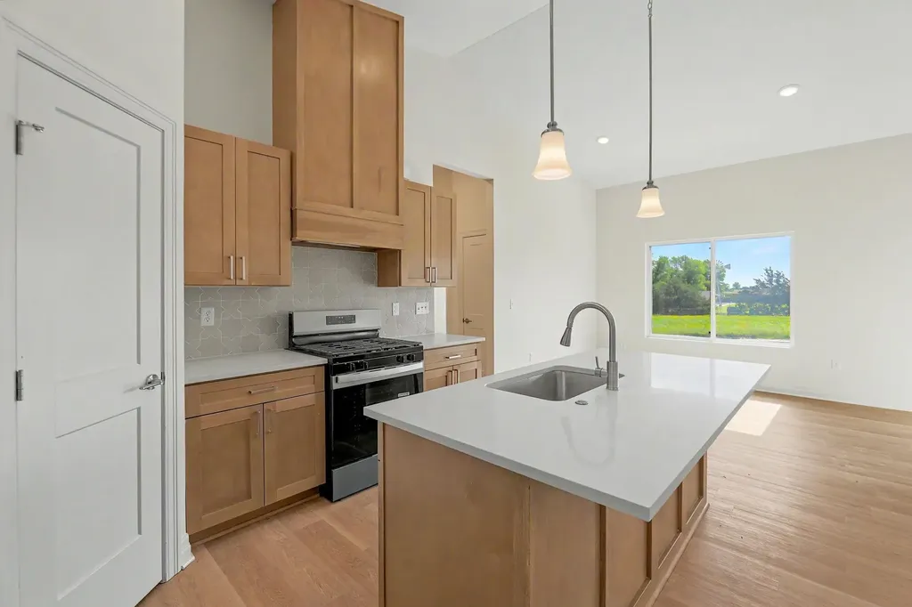946 N Main Goddard KS 67052
