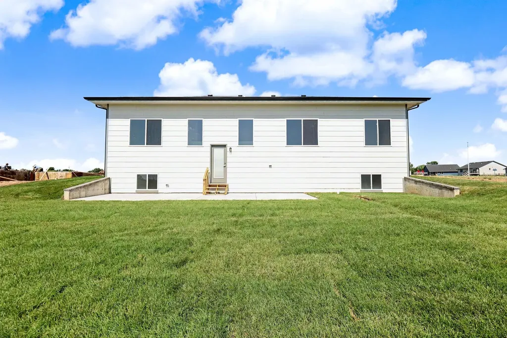 946 N Main Goddard KS 67052