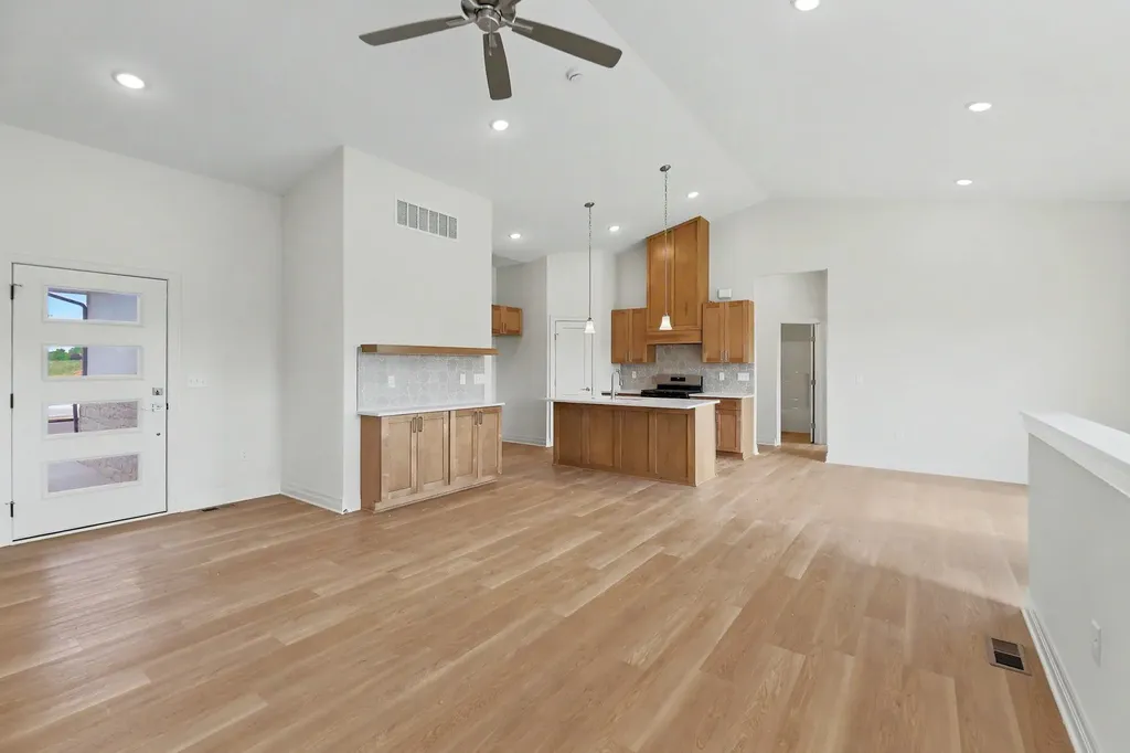 946 N Main Goddard KS 67052