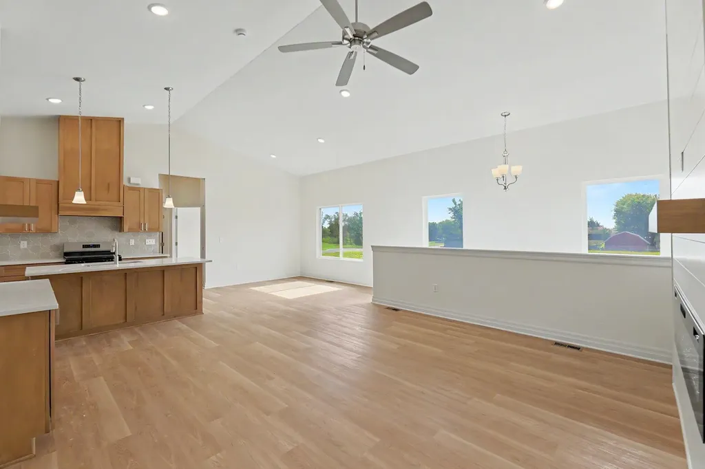 946 N Main Goddard KS 67052