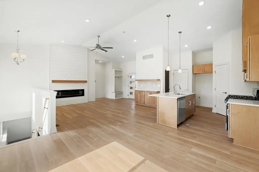 946 N Main Goddard KS 67052