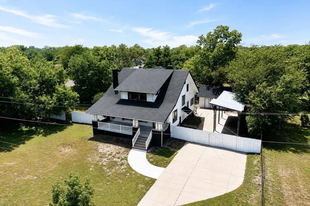 3049 S Old Lawrence Road Wichita KS 67217