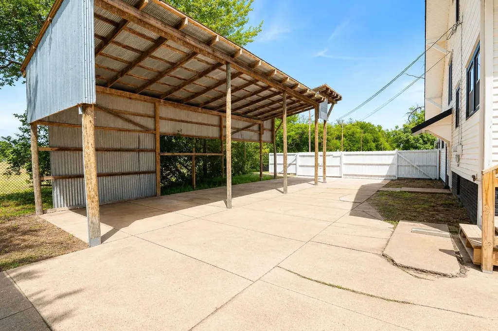 3049 S Old Lawrence Road Wichita KS 67217