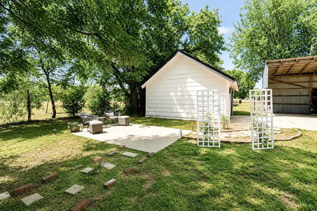 3049 S Old Lawrence Road Wichita KS 67217