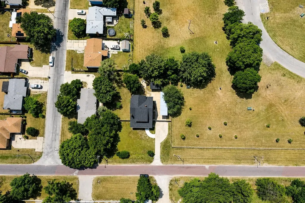 3049 S Old Lawrence Road Wichita KS 67217